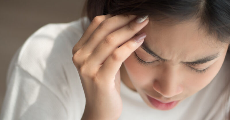 偏頭痛常發作？哈佛點名「1元凶」頭痛風險飆2倍，6招讓大腦放輕鬆