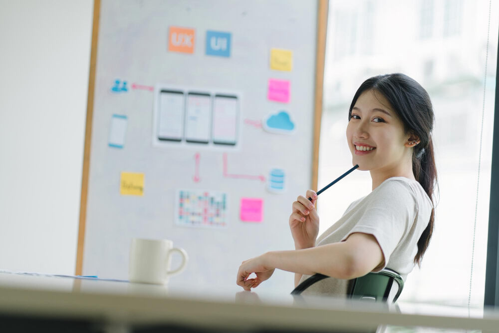 建議上班族選擇飲用含有「肌肽proplus」的白蘭氏鷄精，既方便又能高效補充肌肽。作為不少上班族熟悉的品牌，白蘭氏鷄精除了含有肌肽，更強調0脂肪、0膽固醇，不添加防腐劑與人工色素，擁有健康食品抗疲勞標章；小小一瓶不到70ml，卻含有5.4g蛋白質，方便在早晨快速補充。此外有92%消費者連續飲用10天，認同體力與專注反應力提升有感。對於長時間高效運轉的現代人而言，補充白蘭氏鷄精不只是一種晨間儀式，更為思緒充飽電。