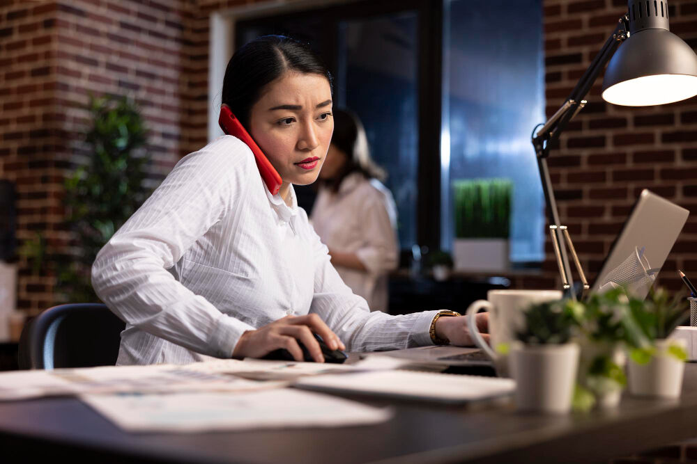 因為忙碌而飲食不均的上班族、外食族，推薦可額外補充維他命C，具抗氧化功效，維持好氣色